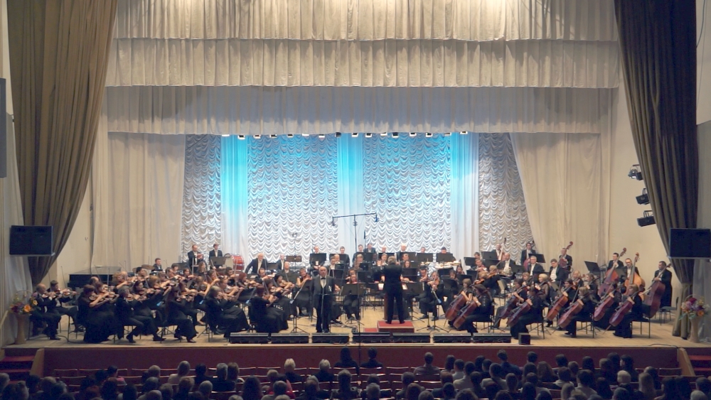 Академический симфонический оркестр, худ.руководитель и дирижёр А.Скульский, солист А.Мюрисеп